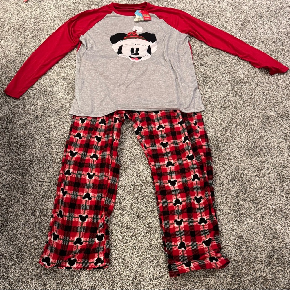 Men's Disney Christmas Mickey Mouse Pajama Set NWT